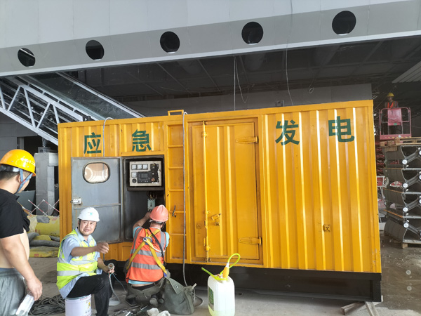 福贡怎样判断空气滤清器是否需要更换？