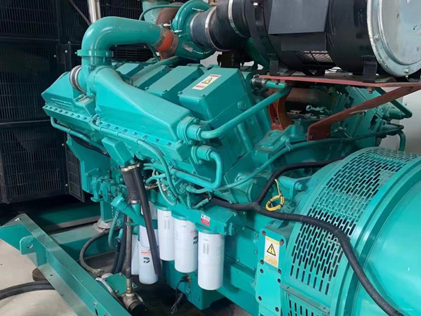 福贡更换100kW柴油发电机组机油时，需要注意哪些事项？